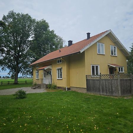 Oernsro Boende Och Staellplatser Skara Rum bild